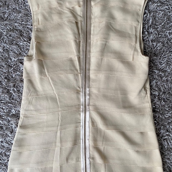 Tory Burch Letty Silk V-Neck Sleeveless Beige Top - Picture 5 of 5